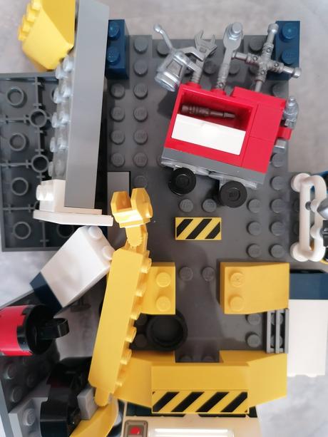 Lego junior 10743 smokeyho garáž, 