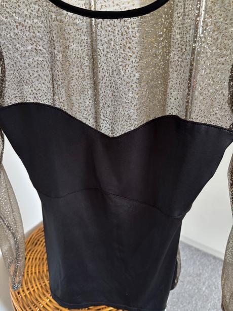 Elegantný top zn. amnesia, s