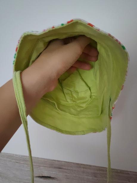 Klobúčik obojstranný, 74