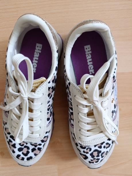 Americké tenisky, 37