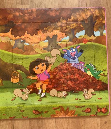Dora. velká knížka s puzzle,