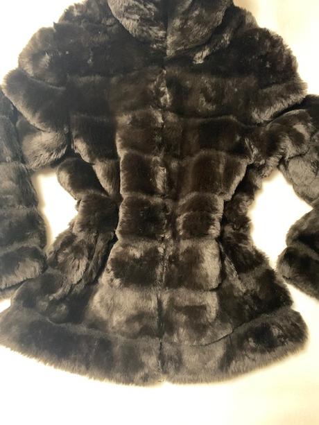 Tmavohnedá bundička z umelej kožušiny, l / m