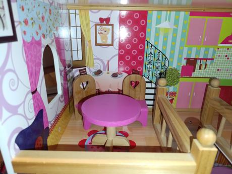 Drevený domček pre bábiky, 