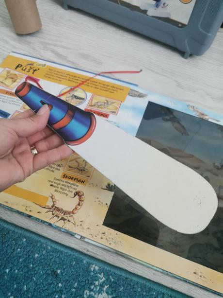 Kniha expedícia zem s baterkou,