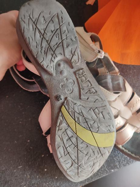 Predám dievčenské sandále, baťa,38