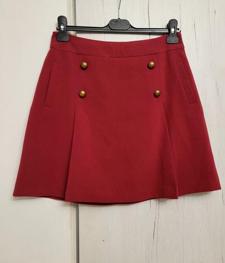 Bordová sukňa so zlatými gombíkmi, amisu,m