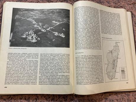 Krásna stará retro kniha zeměpis světa afrika 1971, 