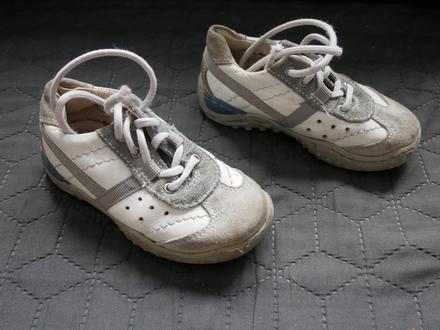 Koženeé poltopánky, 25