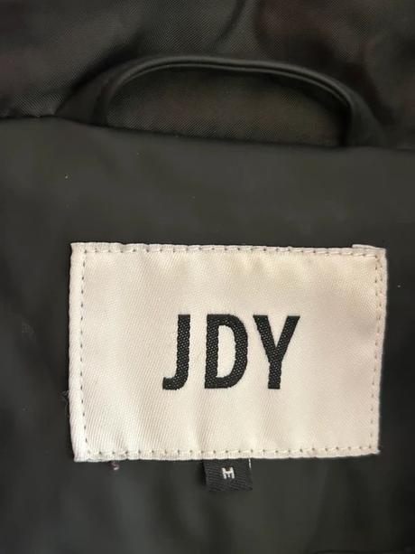 Čierna nepremokavá prešívaná bunda zn.jdy č.m/l, l