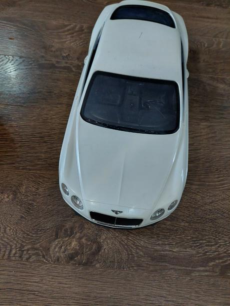 Bentley auto s volantom na ovladanie., 