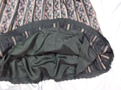 Luxusná krojová sukňa, 42