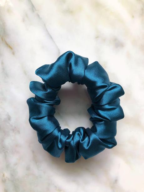 Saténová gumička scrunchie petrolejová, 