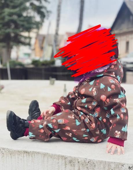 Sofshelovy rastúci overal, 104