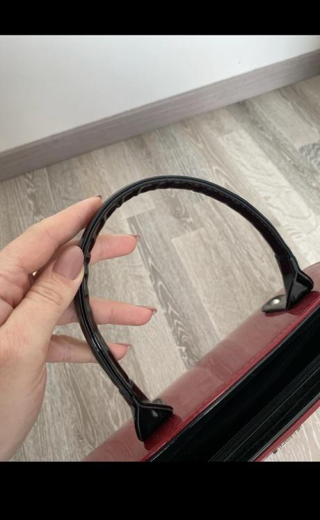 Dámska lesklá kabelka,