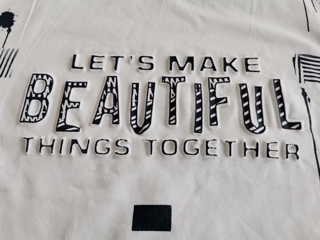 2xtričko s priestorovým nápisom., s