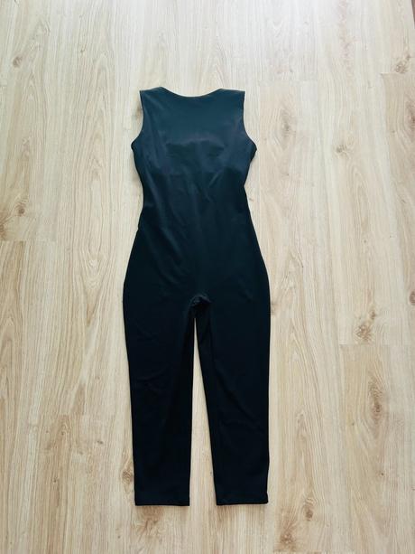 Skvelý overal značky oysho, pc 80 eur, m
