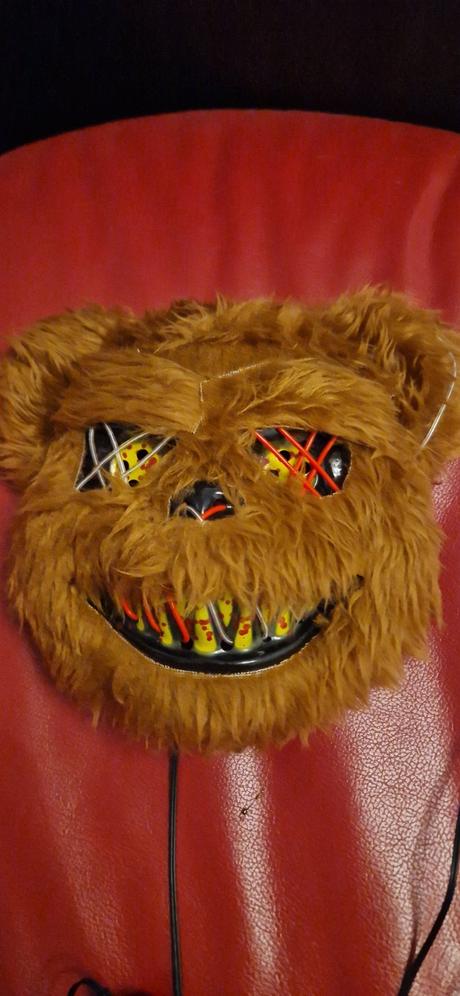 Medveď maska svietiaca, 