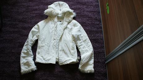 Zaujimava bundicka nikita, s