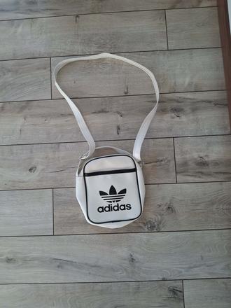 Kapsa adidas, adidas