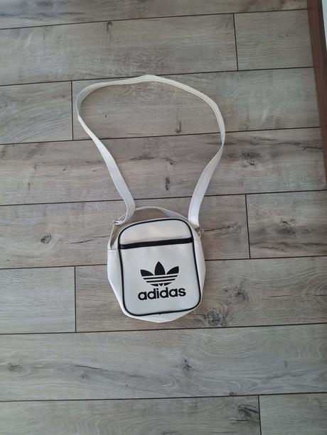 Kapsa adidas, adidas
