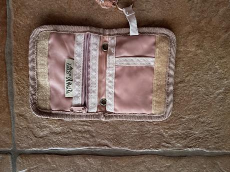 Peňaženka anekke, anekke