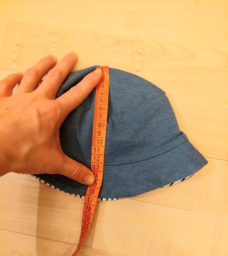 Klobúčik dinosaurs, f&f,80