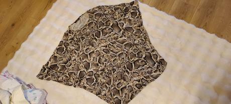 Saty s hadim vzorom, 