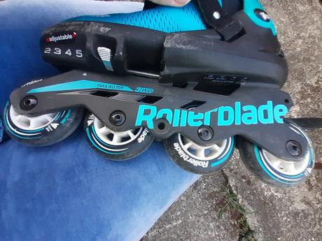 Korčule kolieskove nastaviteľné, rollerblade,33