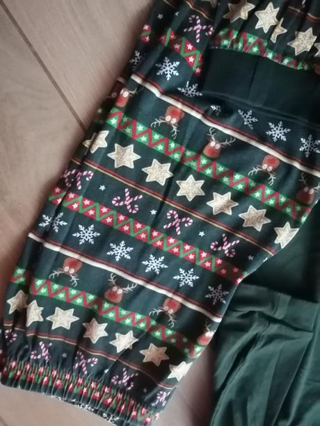 Vianočné dvojdielne pyžamo so sobom, 128