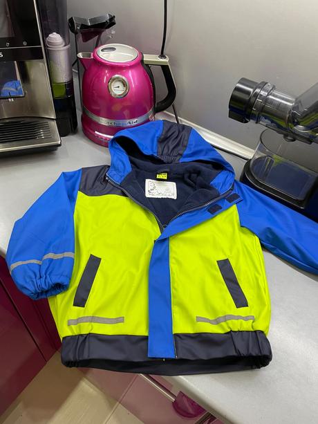 Bunda do dažďa, 104