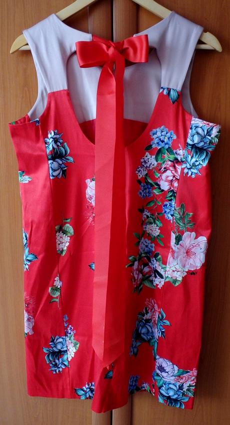 Zaujímavé červené minišaty, v.m/l, l