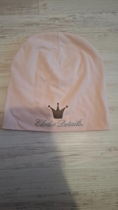 Ružová čiapka, 104