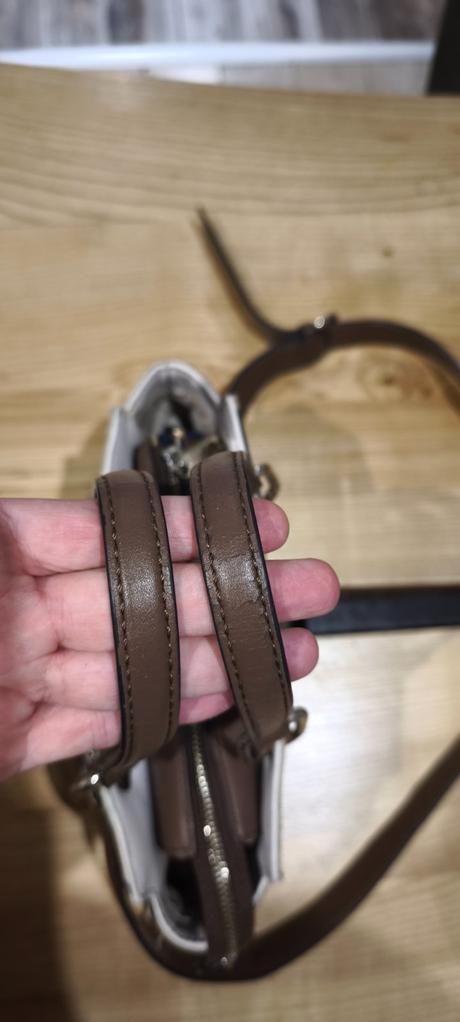 Kabelka guess, guess