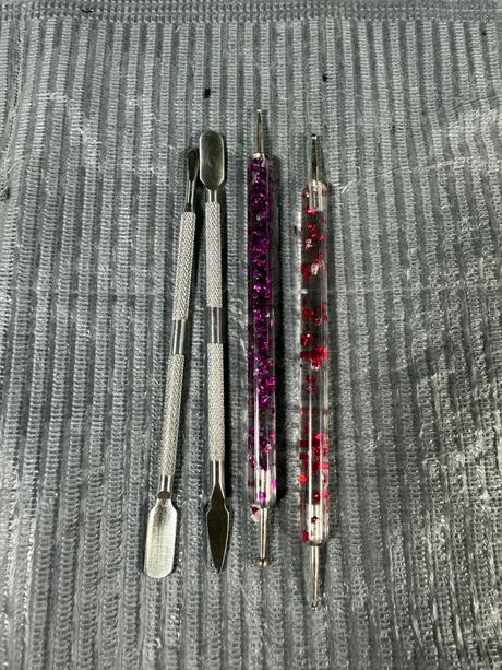 Pusher, gulička na zdobenie nechtov,