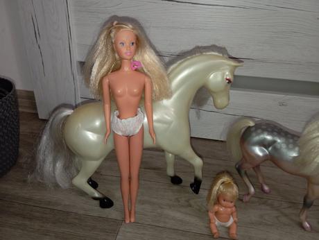 Bábika, dieťa a 2 kone, 