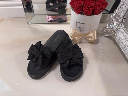 Čierne šľapky s mašľami, 38