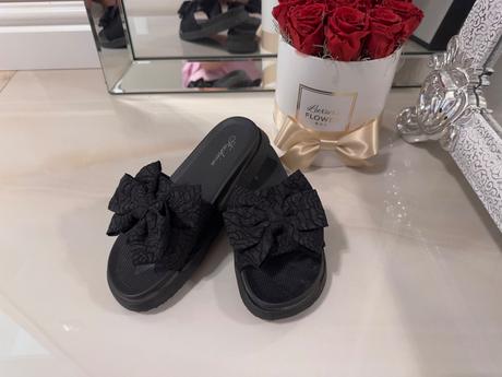 Čierne šľapky s mašľami, 38