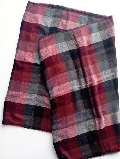 Sivočervená károvaná šatka,