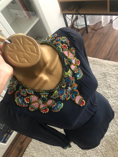 Mini saty / predĺžený top s koralkovou aplikaciou, 36