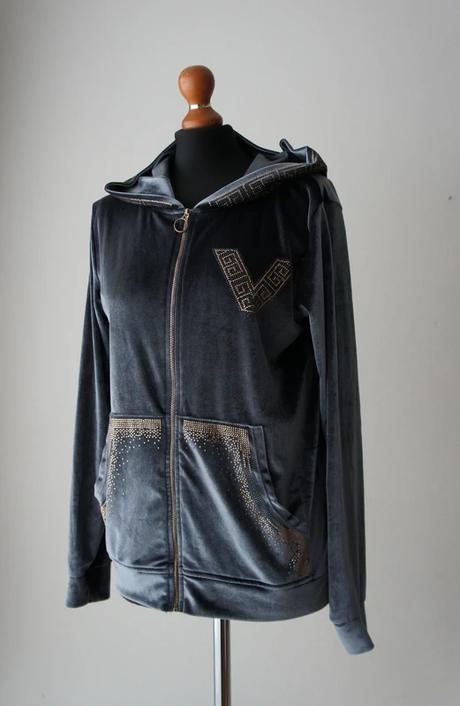 Zamatová mikina so zlatými kamienkami, s