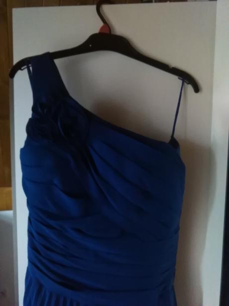 Spolocenske saty, 34