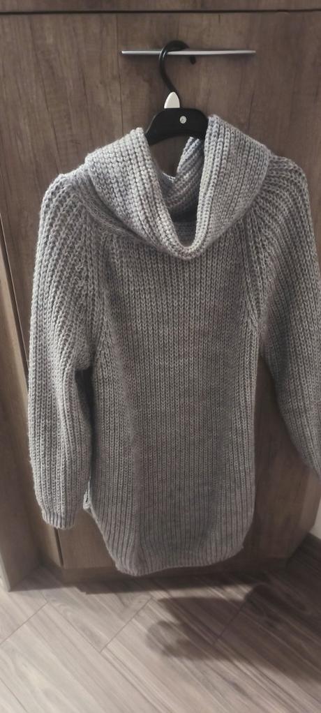 Pletený predĺžený rolákový pulóver, s