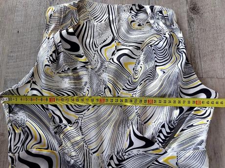 Vzorované lesklé šaty, 40