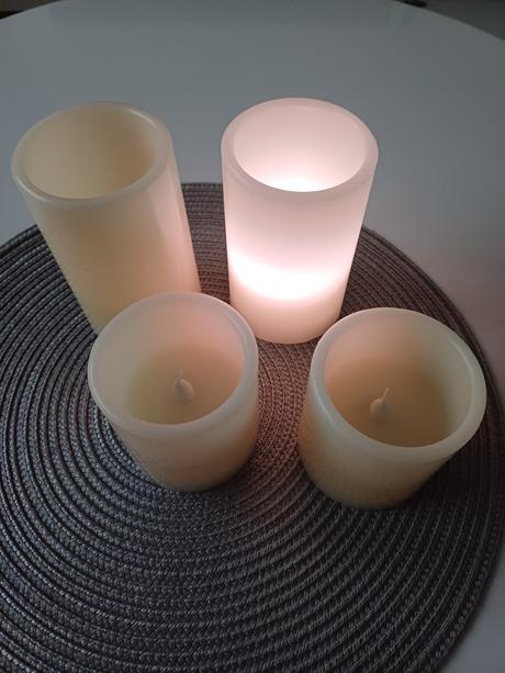 4 sviečky na baterky na diaľkové ovládanie,