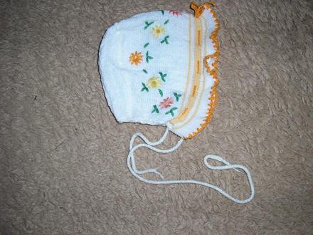 1060. biela čiapka s kvietkami, 62