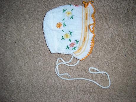 1060. biela čiapka s kvietkami, 62