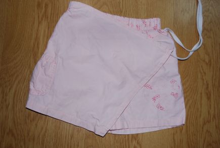 Kvalitné kraťasky-kraťasová sukňa, zn. pippi, 98