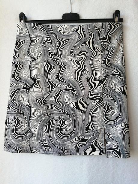 Pekná elastická sukňa, reserved,36