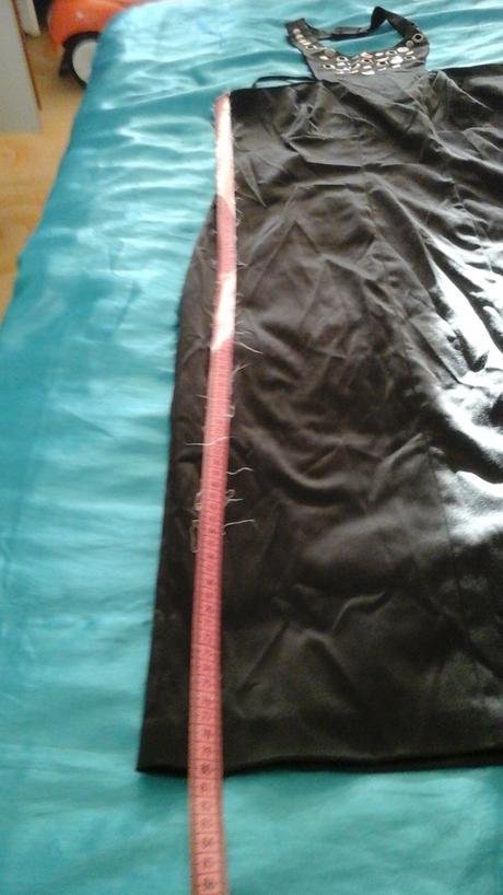 Cierne saty s vybijanym dekoltom nenosene, gate,36