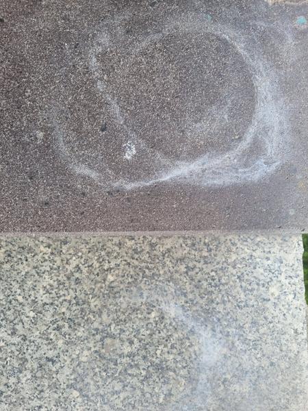 Ako efektívne vyčistiť znečistené kamenné schody?